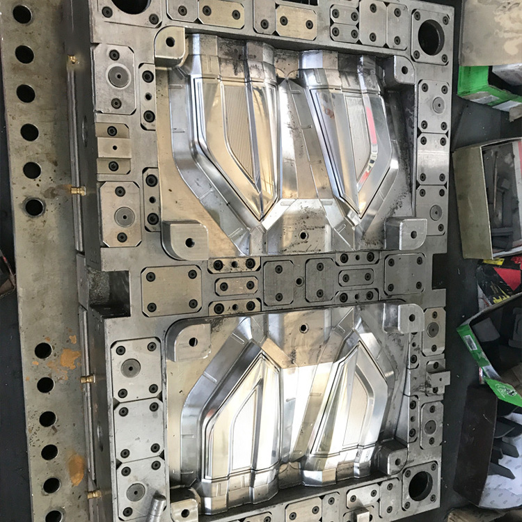 大燈總成模具及產(chǎn)品